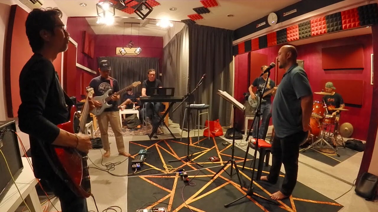 Isi & kulit (Search) band cover