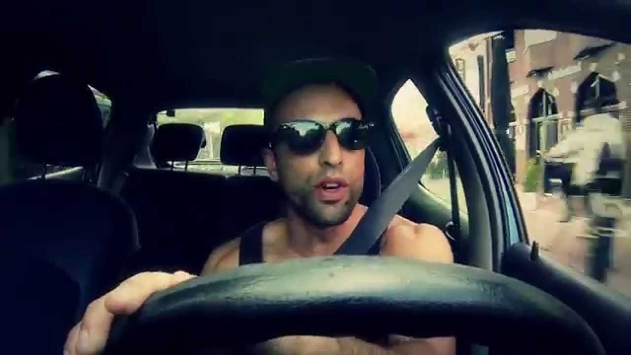 DOUZOU - WAKKER OP TIJD