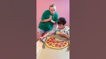 HUGE PIZZA 🍕😱🤣♥️😋 #shortsviral