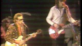 Video thumbnail of "Graham Parker-Local Girls Live 1979"