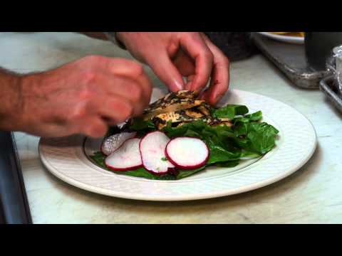 Spinach and Grilled Chicken Salad with dried-cranberry and Oregon Blue