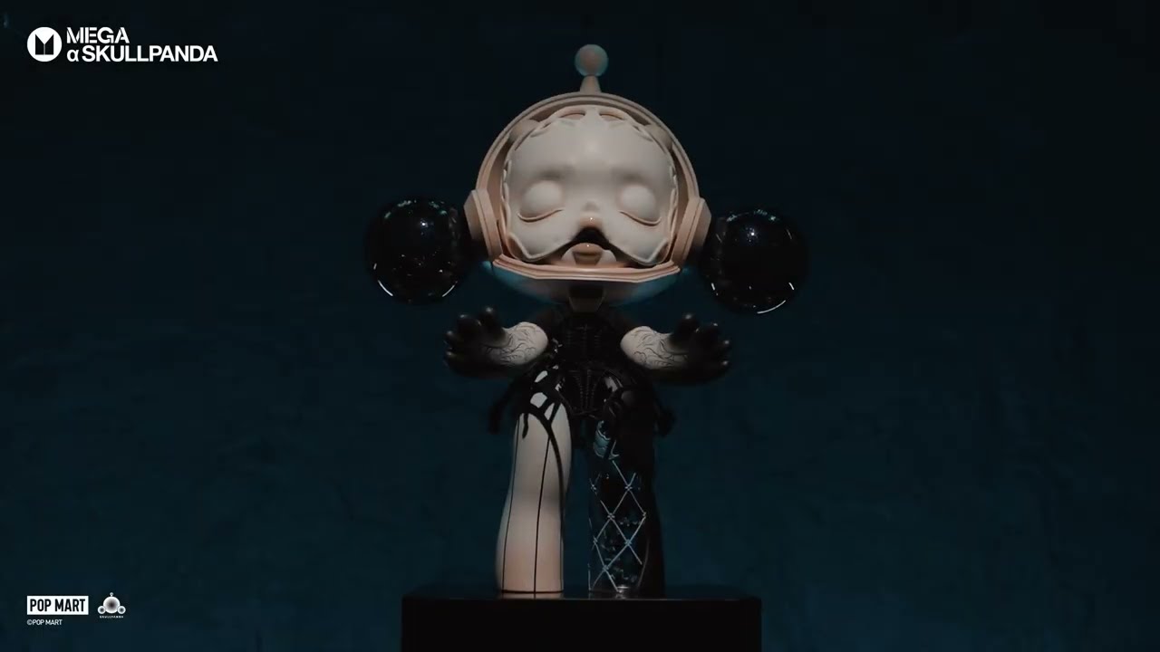 MEGA α SKULLPANDA 1000% 400% Guo Pei-Alternate Universe - YouTube