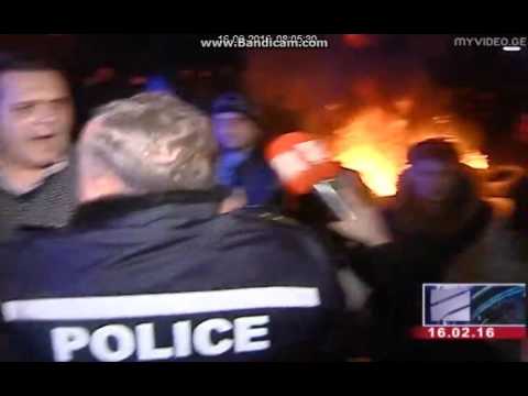 აქცია ისანში - სოციალურად დაუცველები ე.წ. სამხედრო ჰოსპიტალში დაბრუნებას ითხოვენ