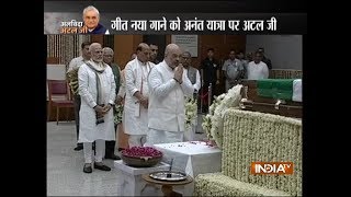 Mortal remains of former PM Atal Bihari Vajpayee brought to BJP HQ, top leaders pay last respect Mortal remains of former PM Atal Bihari Vajpayee brought to BJP HQ, top leaders pay last respect