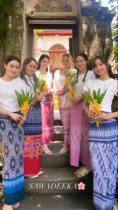 Lisa at Thai Buddhist Temple 💛 during bornpink In Thailand #kpop #blink #blackpink #lisa #bornpink