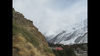 Слева горы справа горы а вдали Кавказ
