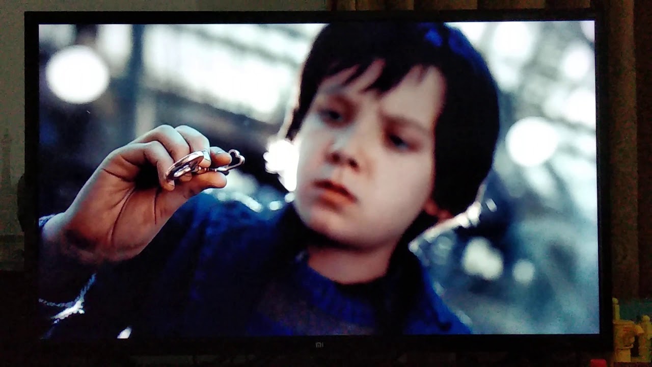 Hugo train crash in to the station scene japanese version - YouTube