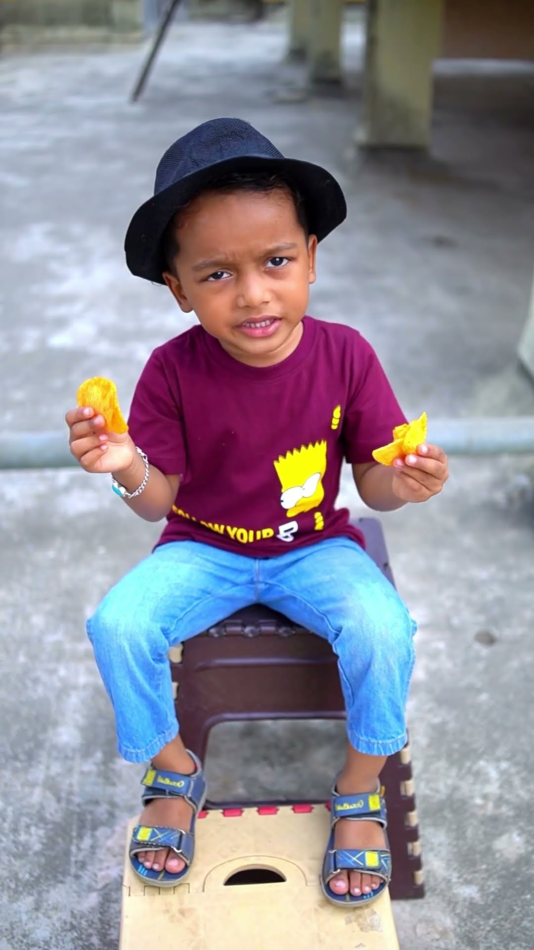 Aap Chips kaise khate ho ? #shorts #funnyshorts #comedyshorts