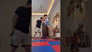 Guess the height of kick 😮 #kneekick #muaythai #mma #ufc #selfdefense #taekwondo #mobility #funny l