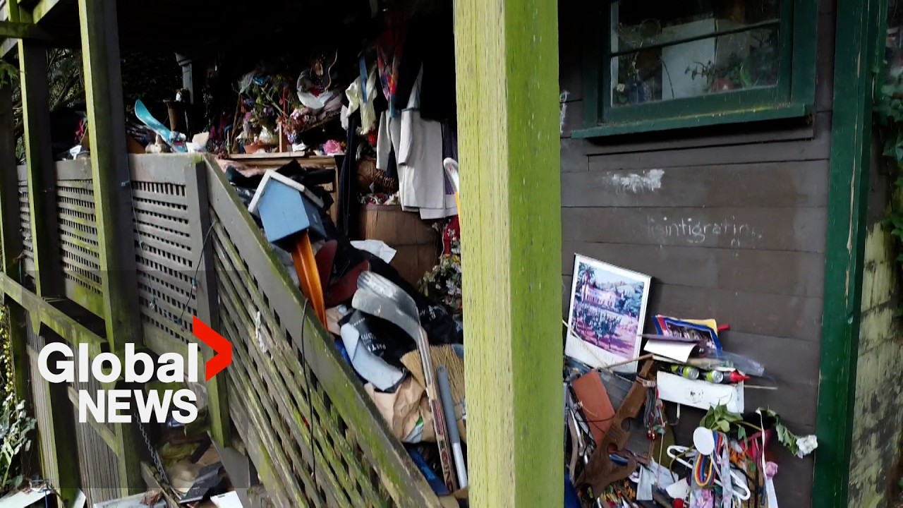 West Vancouver Community Demands Demolition of ‘Hoarder’ Property: ‘It’s Been a Nightmare’