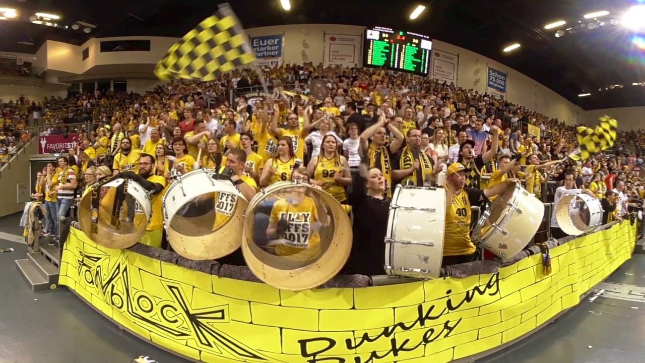 360 Grad Playoff-Atmosphäre bei den MHP RIESEN