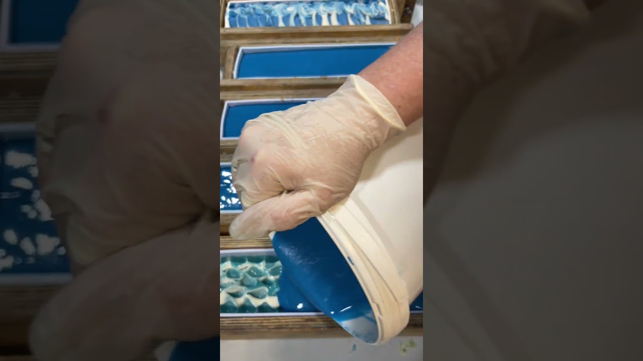 Pouring Traeth / Beach Handmade Soap