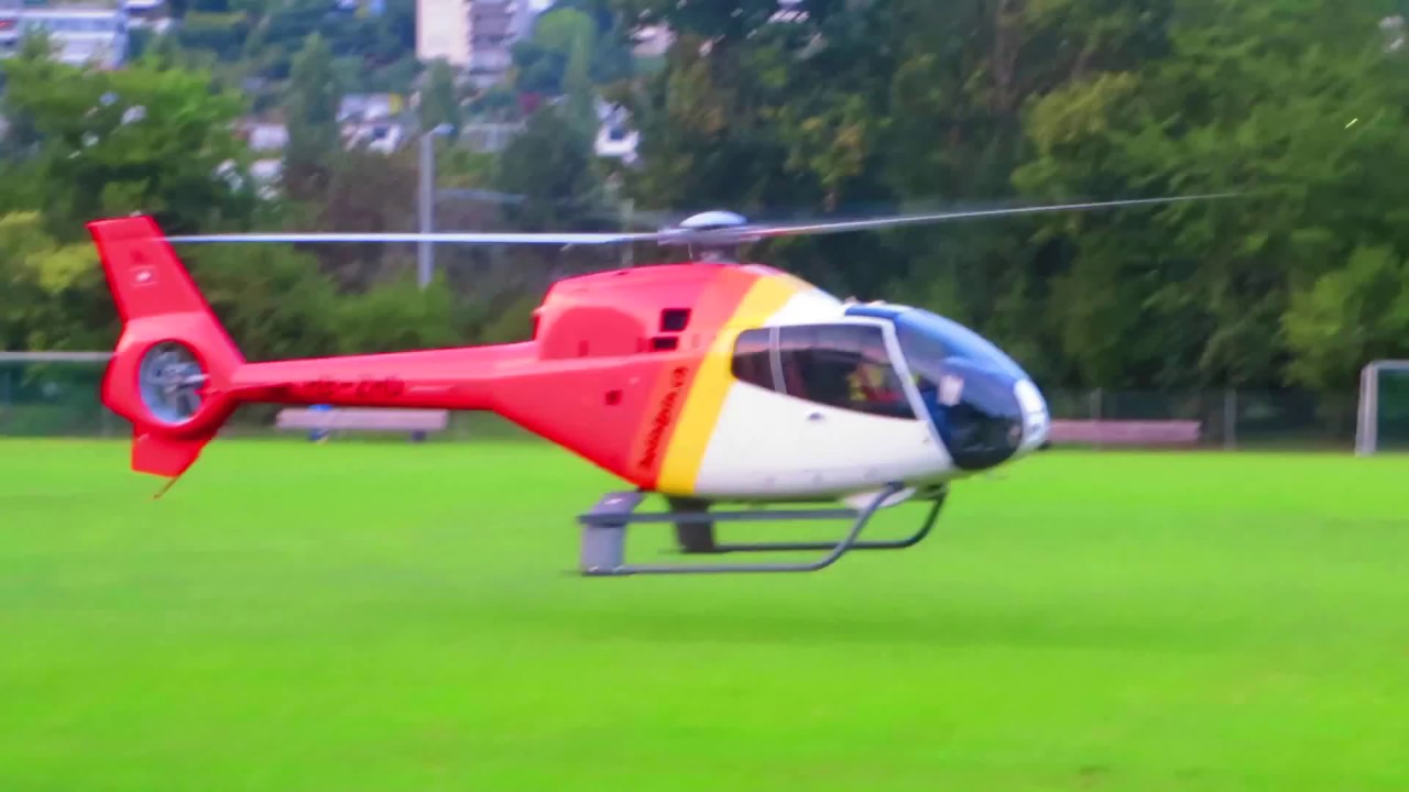 helicopter takes off  Zürich Sportplatz Hardhof (3)
