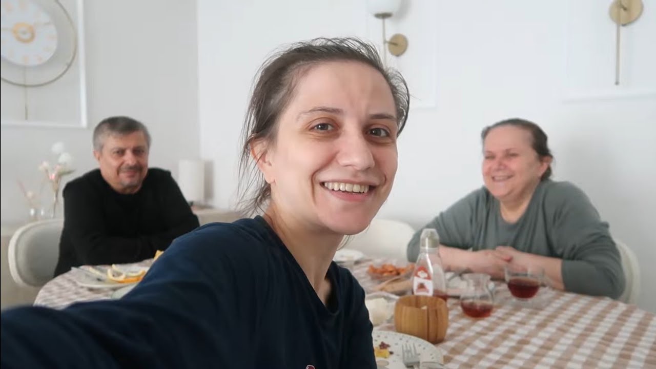 ANNEMGİL KAHVALTIYA GELDİ💕ÇOCUKLARA YENİYIL HEDİYELERİ🎁SESİM GİTTİ🙈KARGOLARI AÇALIM👍12Lİ SU BARDAĞI👍