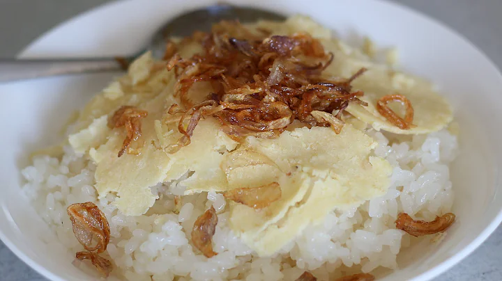 XÔI XÉO - Sticky Rice w/ Mung Beans and Fried Shallots | Helen's Recipes