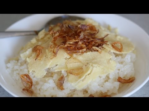 xÔi-xÉo---sticky-rice-w/-mung-beans-and-fried-shallots