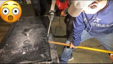 Abriendo caja fuerte de un almacén abandonado y encontré oro adentro, esto fue increíble