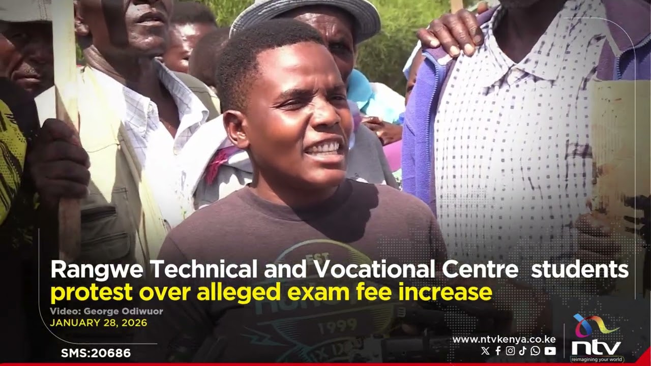 Студенты технического и профессионального центра Рангве протестуют против предполагаемого повышен...