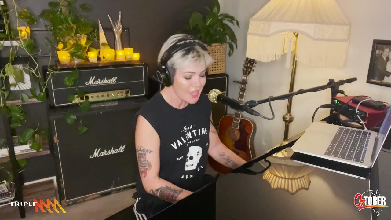 Sarah McLeod Performs 'Flame Trees' By Cold Chisel For Oztober Triple