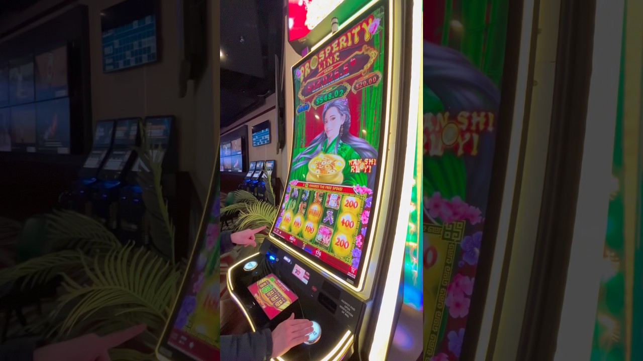 First time playing this game..! 🎰 😳  