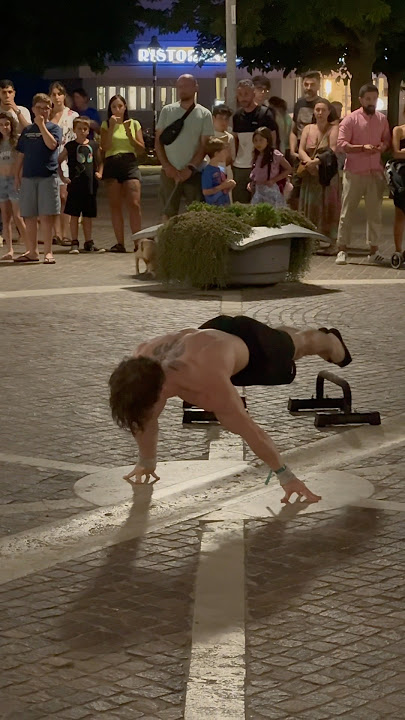 CALISTHENICS IN PUBLIC #reaction #react #calisthenics #streetworkout