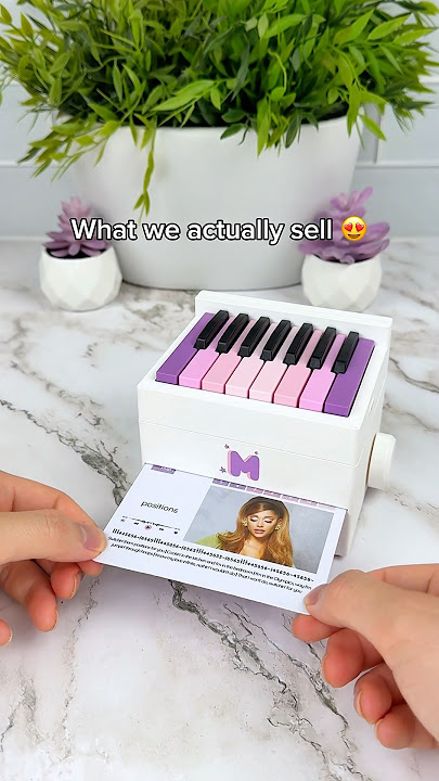 its a mini Ariana Grande piano calendar 🥺