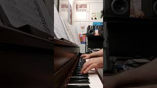 Beethoven: Moonlight sonata, 1st part. Performed by Dr. Qmars Piraglu.