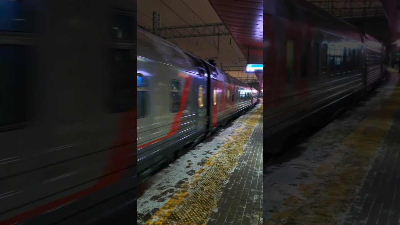 ЭП2К-244 с поездом "Шексна" Москва - Череповец следует мимо пл. Ростокино