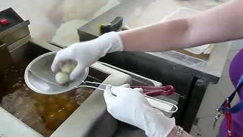 Cách Chiên Bánh Cam-How to Fry Sesame Balls