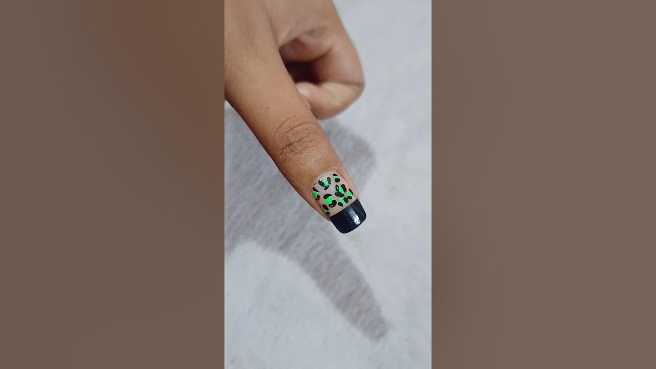 tiger-print-nail-art-design-tape-nail-art-easynailart-cutenails