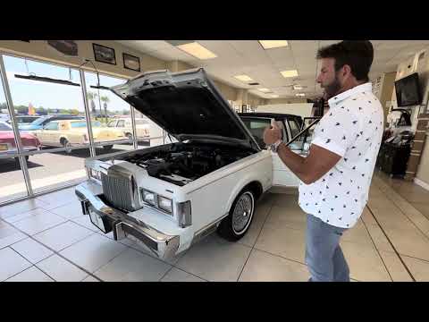 STARS AND STRIPES!! America’s Cup Edition! 1987 Lincoln Town Car! 57,000 Miles