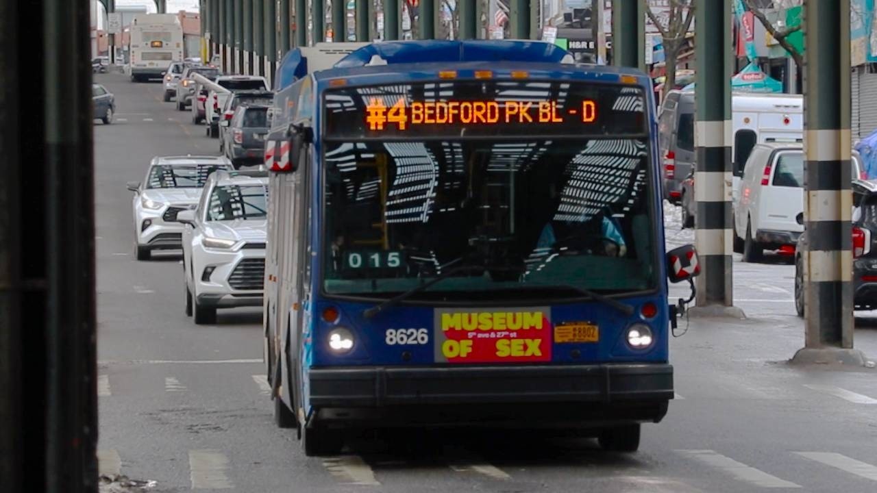 NYCT Bus: (4) Shuttle Bus Action at Jerome Avenue and Mosholu