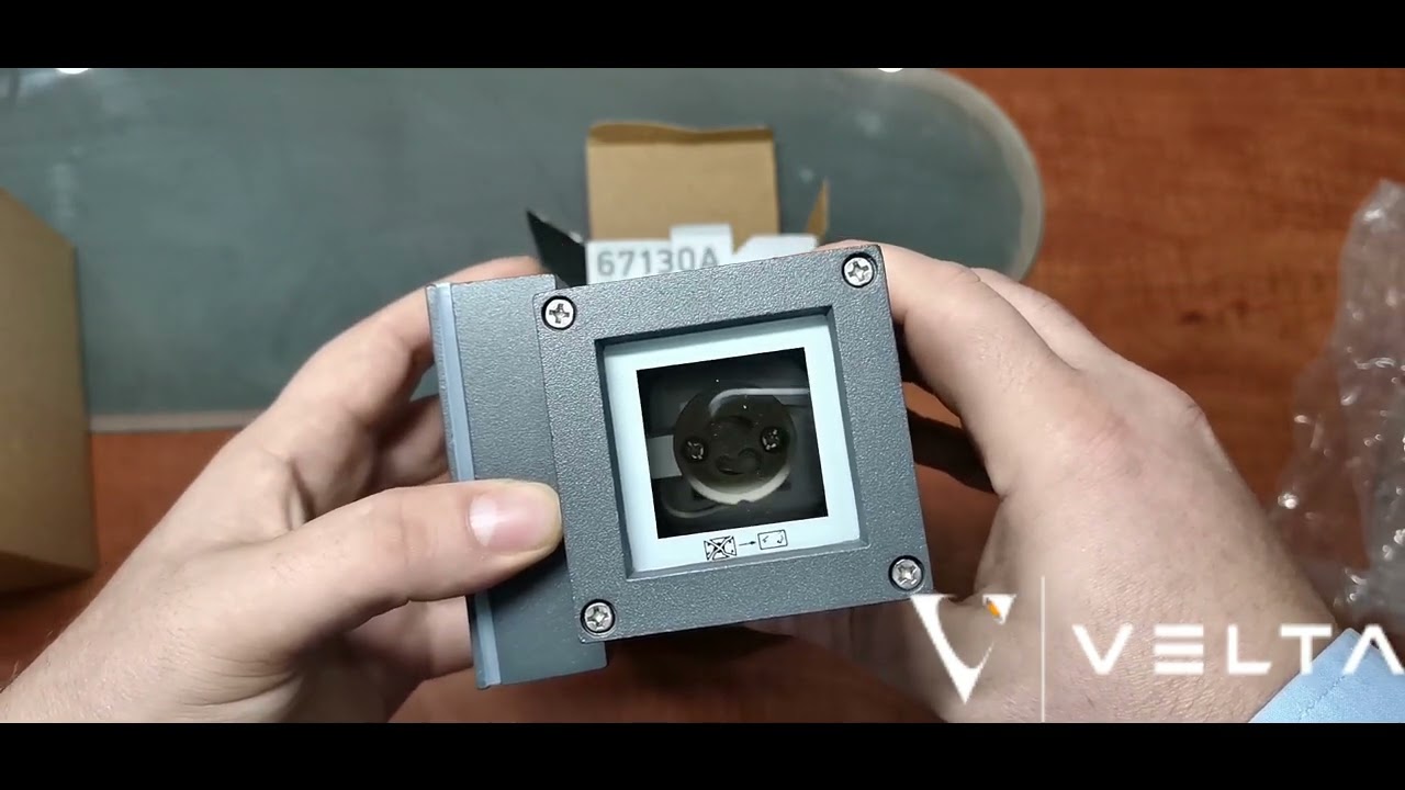 Prezentare aplica de exterior cu lumina in doua directii