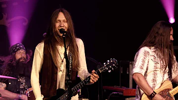 Blackberry Smoke - Six Ways to Sunday (Live in North Carolina)