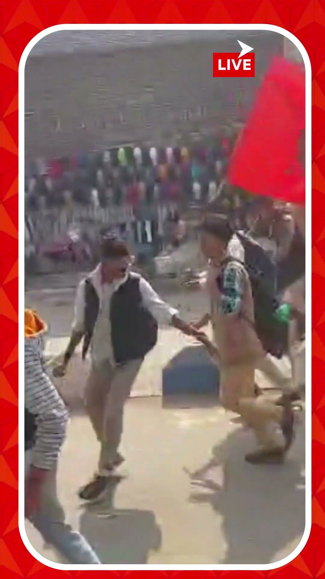এসএফআই-এর বিকাশ ভবন অভিযানে রণক্ষেত্রের পরিস্থিতি। পুলিশের সঙ্গে ব্যাপক ধস্তাধস্তি