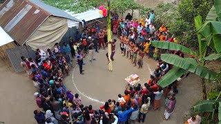 তৈলাক্ত কলাগাছে ওঠার প্রতিযোগিতা। খেলা দেখতে গ্রামবাসী ছুটে আসলো, মেতে উঠলো আনন্দে। Local Funny Game