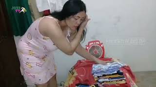 TANTE RAHMA LAGI SIBUK MEMASUKAN BAJU YANG SUDAH DISETRIKA KEDALAM LEMARI | Joizz TV