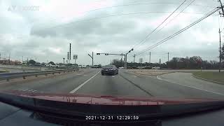 Bad driver right turn from left lane