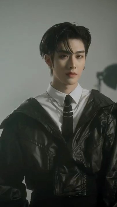 ZEROBASEONE (제로베이스원) THE 1ST FULL ALBUM ❝𝙉𝙀𝙑𝙀𝙍 𝙎𝘼𝙔