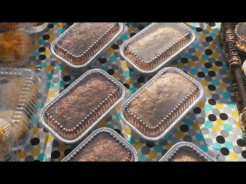 Durable 1 lb. Holiday Aluminum Foil Mini-Loaf Pan With High Dome Lid 5 –