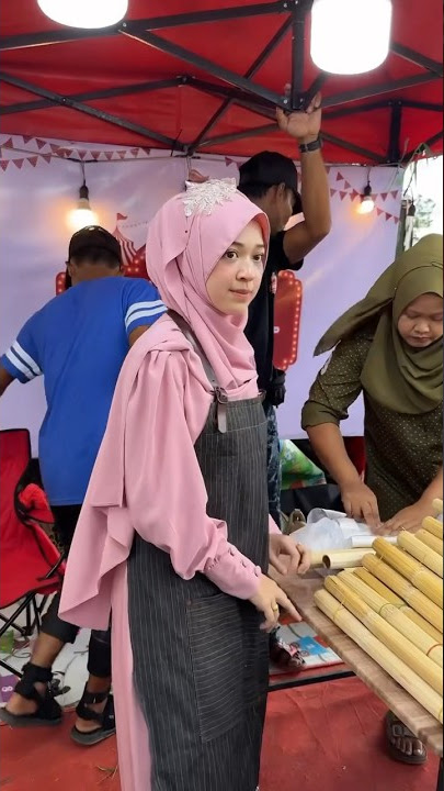 Vendor Or Super Star!! - Customer ask to take photo with Nong Beam - Bamboo Sticky Rice in Krabi
