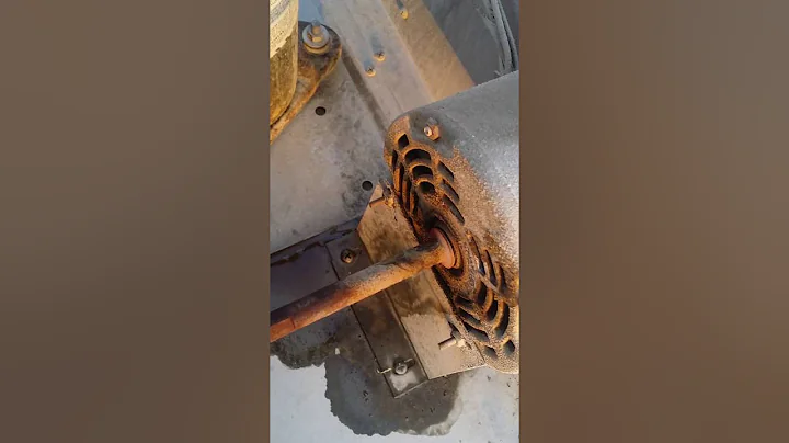 Inspection of Rooftop AC Units on Fleetwood Bounder