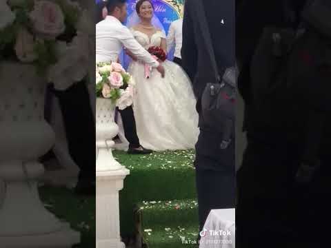 Đã bao giờ bạn hôn phải bắc ghế chưa ?