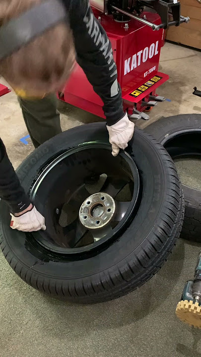 Tire Bead won't Seat? Try This! #tires #mechanic #tipsandtricks #tricksofthetrade #lifehacks