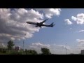 Самолет низко летит.aircraft