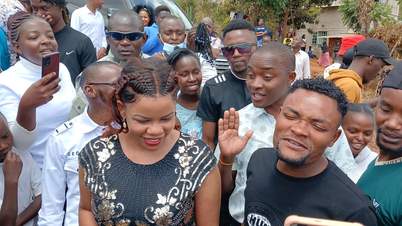 See how Ndeke accompanied by stella mengele arrived for the burial of Masekete's sister Betty