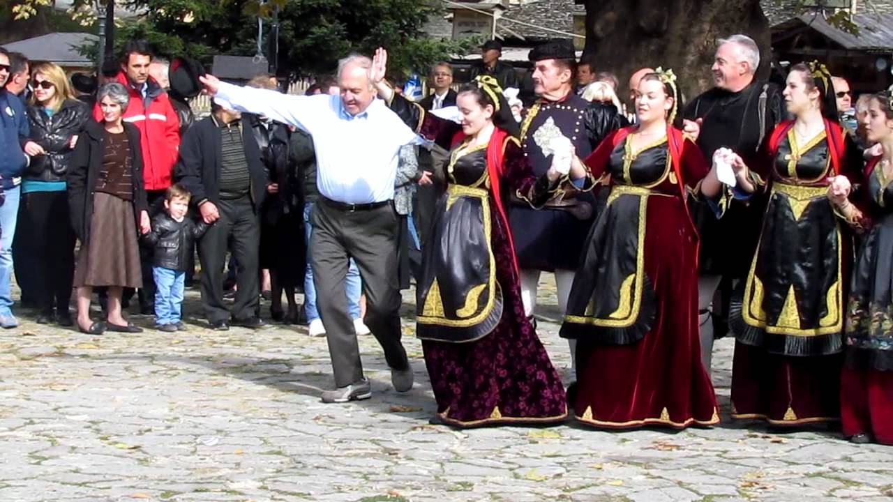 ΜΕΤΣΟΒΟ - Χορός στην πλατεία, 28 Οκτώβρίου 2011 - YouTube
