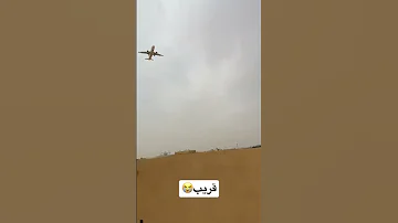 قريب من فوقه الطياره 