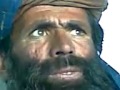 رجل يقلد اصوات الحرب