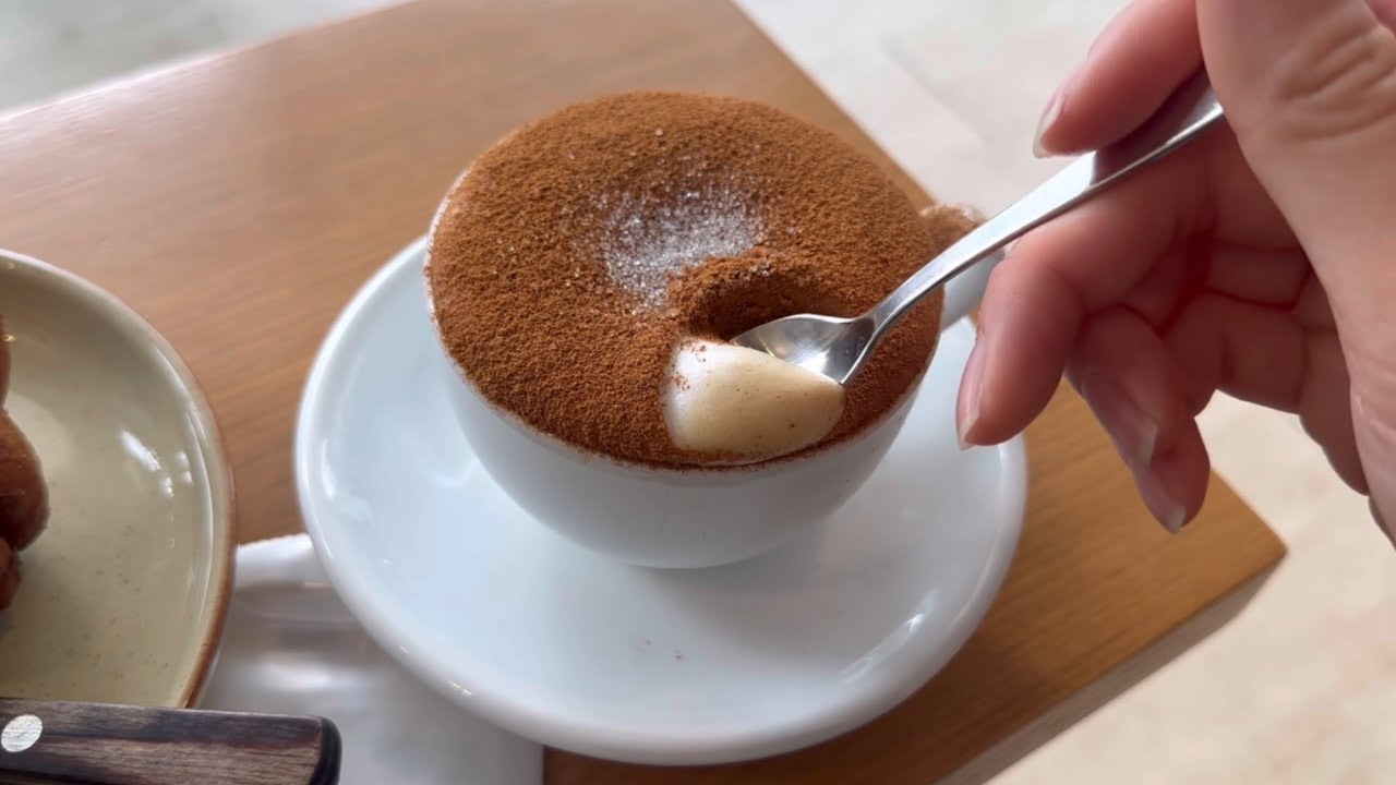 눈 아닌 비가 왔지만 아직은 추운 날들. 혼자 카페. 기록과 책. 서촌 문구점. 집밥 일상 🥄